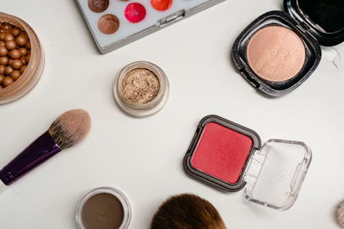 EssiaGlow beauty products