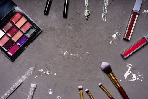 EssiaGlow product palette